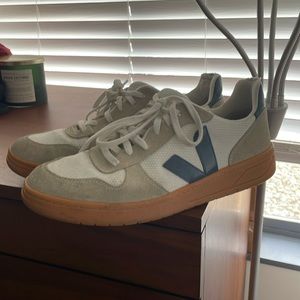 Sz 11.5 Veja mens shoe